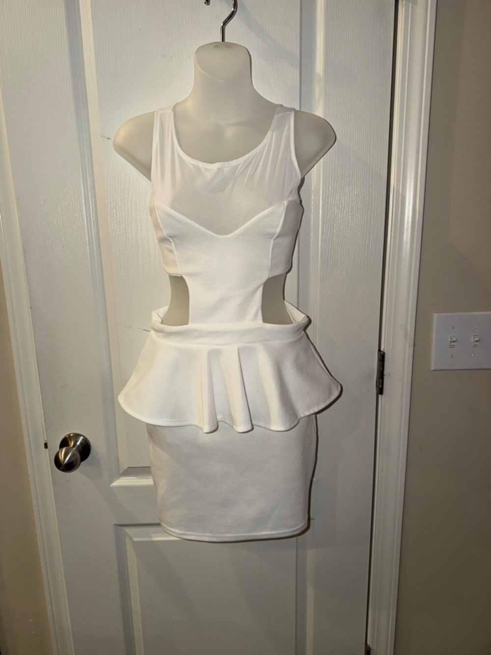 🤍White Peplum Hem Dress with Mesh Top and 🤍Side Cut Outs

🤍Size Large